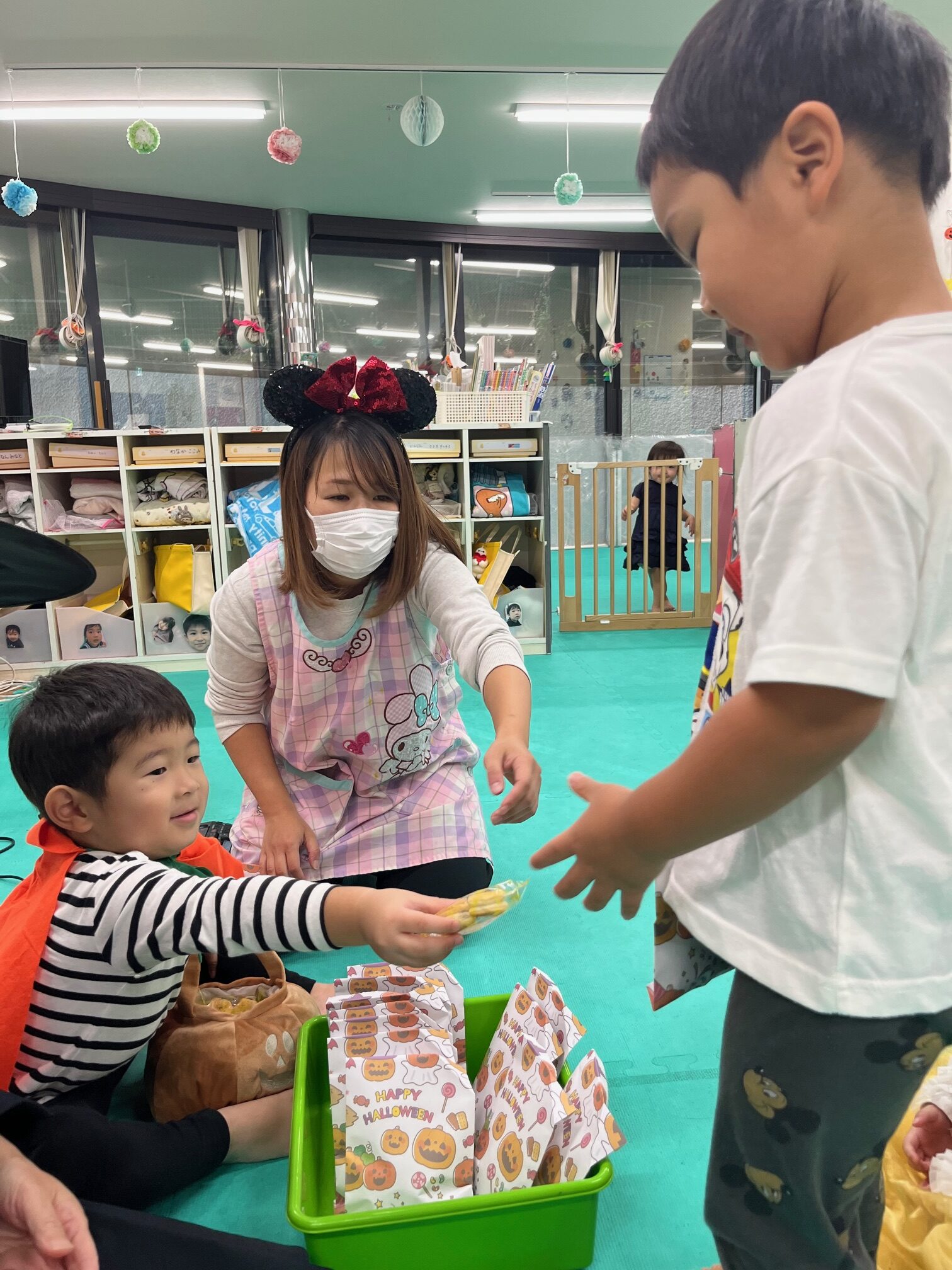 中葛西幼保園「ハロウィンパーティー」プレゼント